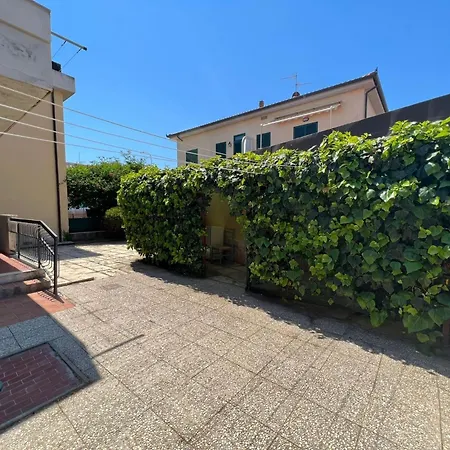 Na Villa Follonica
